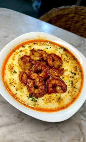 Bowl of shrimp and grits, a signature Southern dish